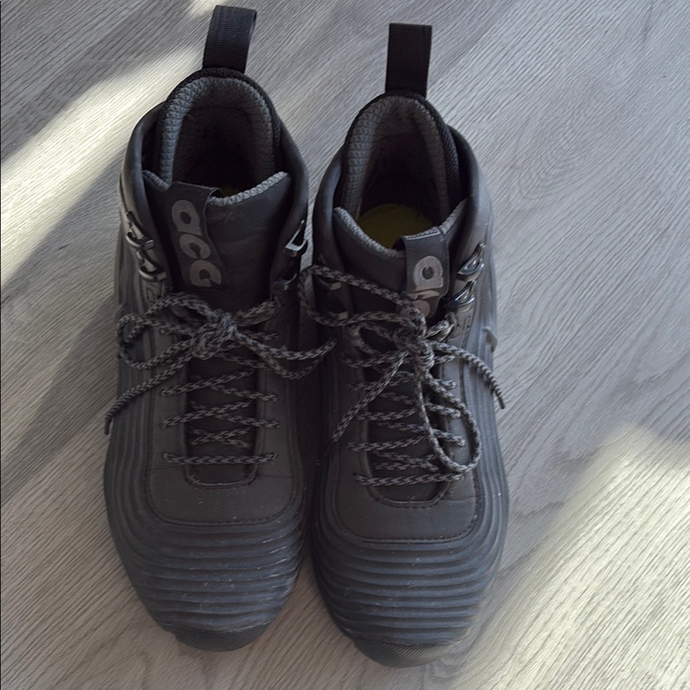 Men's Black High-Top Shoes